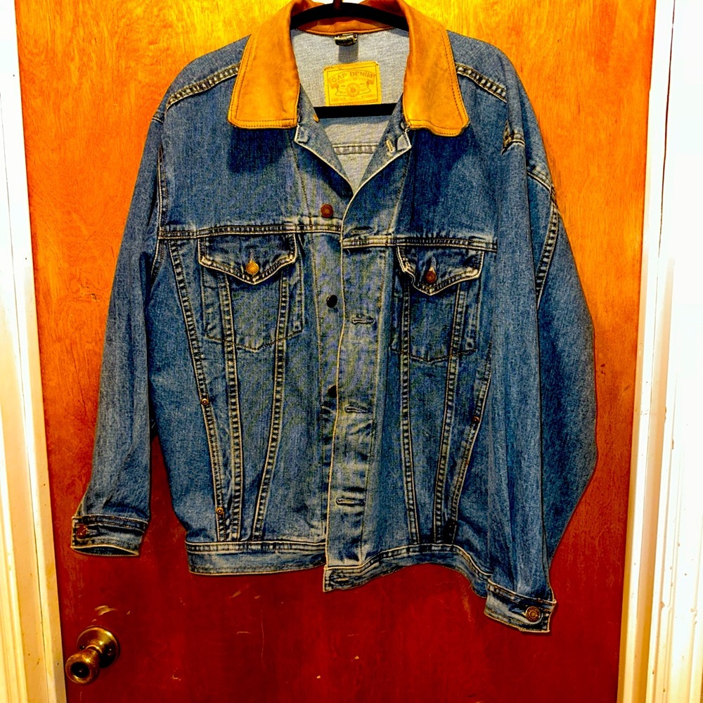 Vintage Gap extra large vintage blue jean jacket with suade collar.